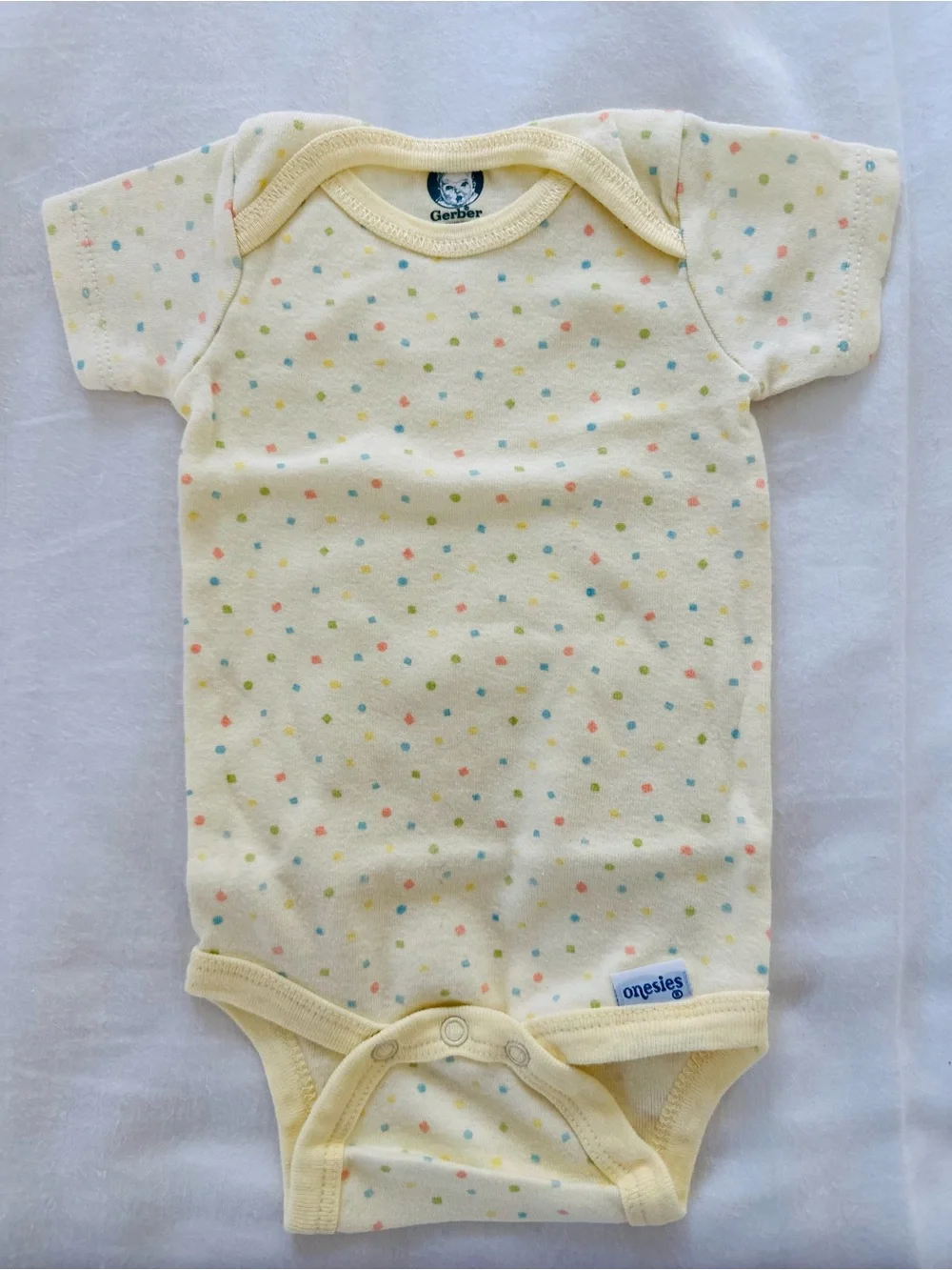 Bundle of 4 Gerber Cotton Onesies (6-9 mos)